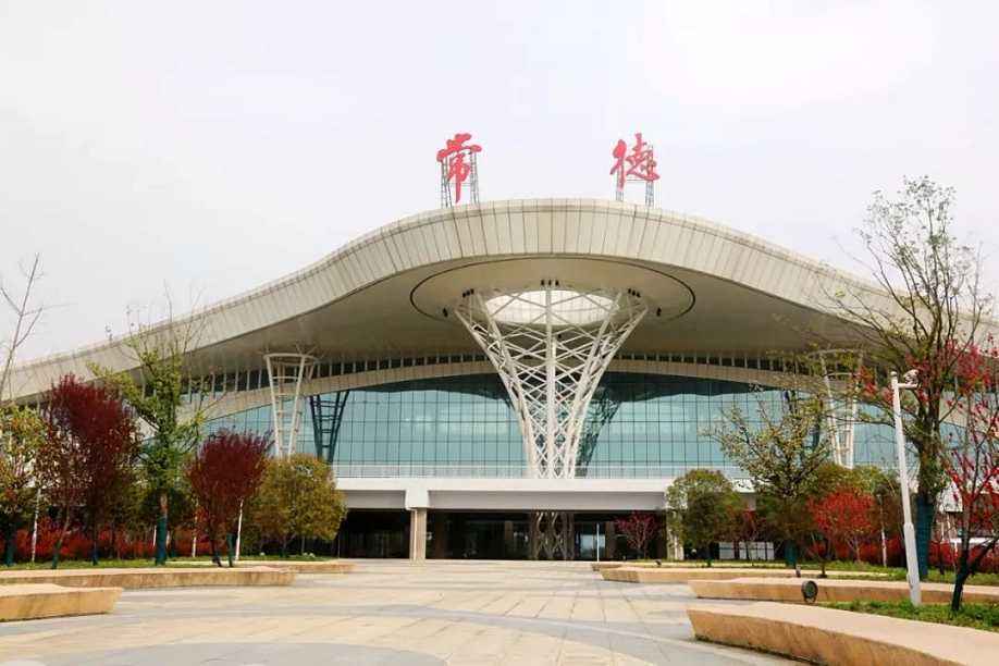 明邦科联1000kw康明斯发电机组进驻常德桃花源机场