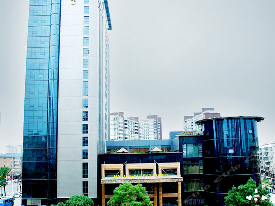 常德金龙玉凤酒店购置300kw无锡动力发电机一台 常德金龙玉凤酒店购置300kw无锡动力发电机一台