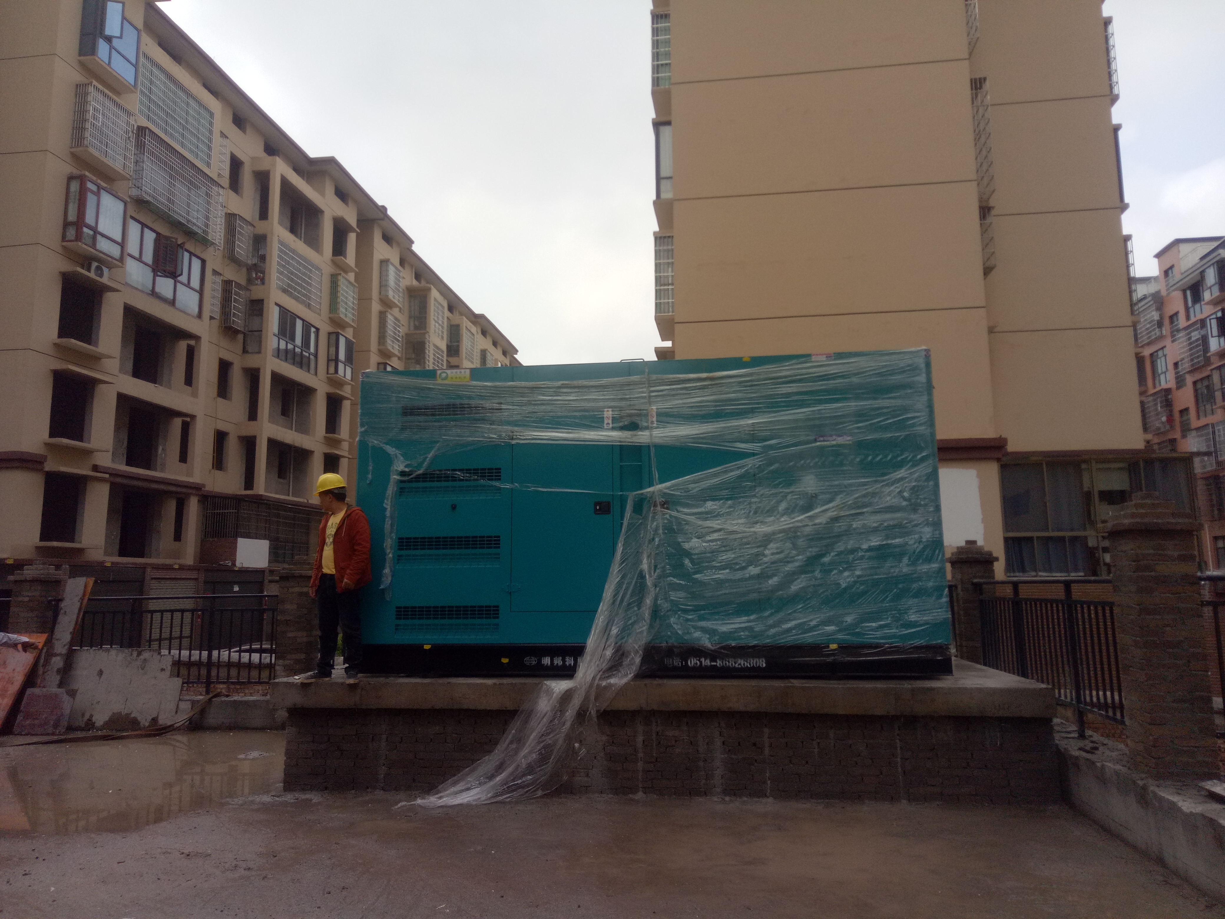 喜讯!明邦为新宁县宏锦嘉苑安装600kw通柴静音箱发电机组一台 喜讯!明邦为新宁县宏锦嘉苑安装600kw通柴静音箱发电机组一台