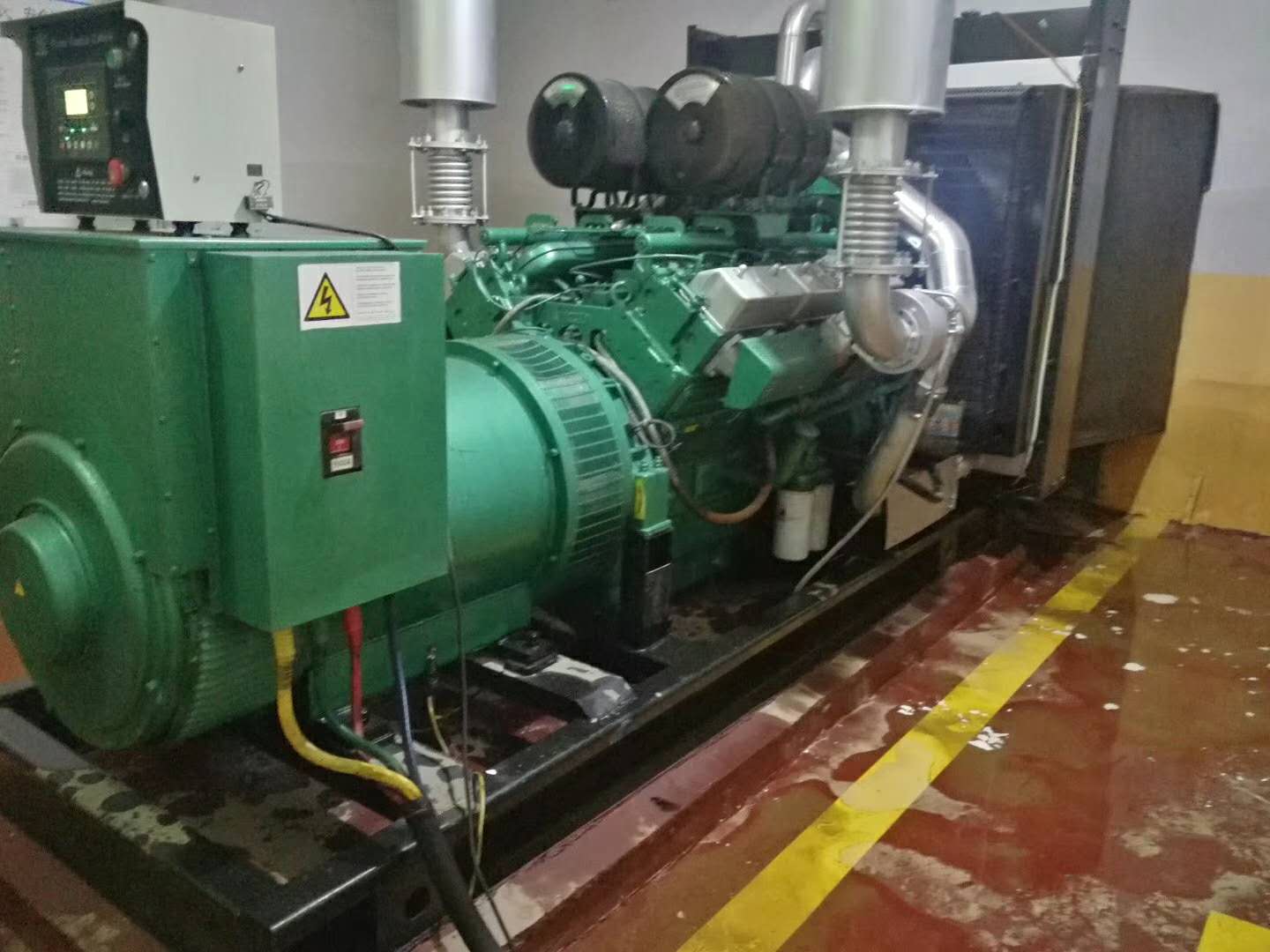 常德连续暴雨致汉寿部分小区停水停电,明邦发电机在水中仍能启动发电 常德连续暴雨致汉寿部分小区停水停电,明邦发电机在水中仍能启动发电