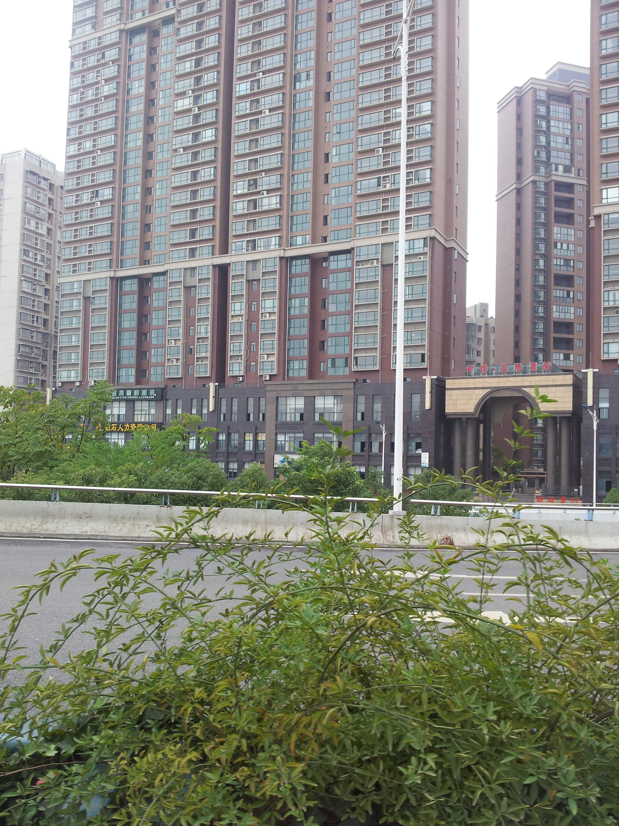 株洲蓝盾景园与明邦签订500KW康明斯发电机协议 株洲蓝盾景园与明邦签订500KW康明斯发电机协议