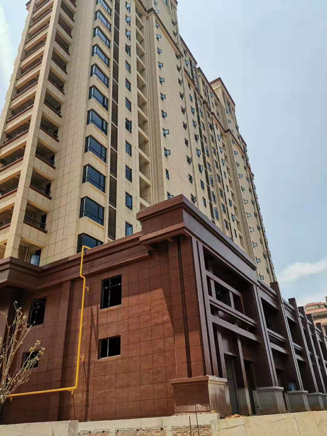 明邦工作人员在岳阳进行安装500KW玉柴发电机工作