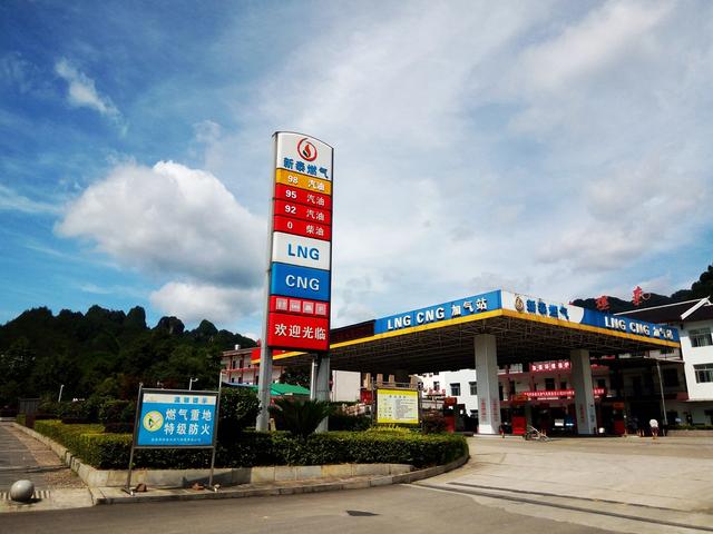 明邦为张家界新泰天燃气公司提供2台100kw、400kw潍柴发电机组