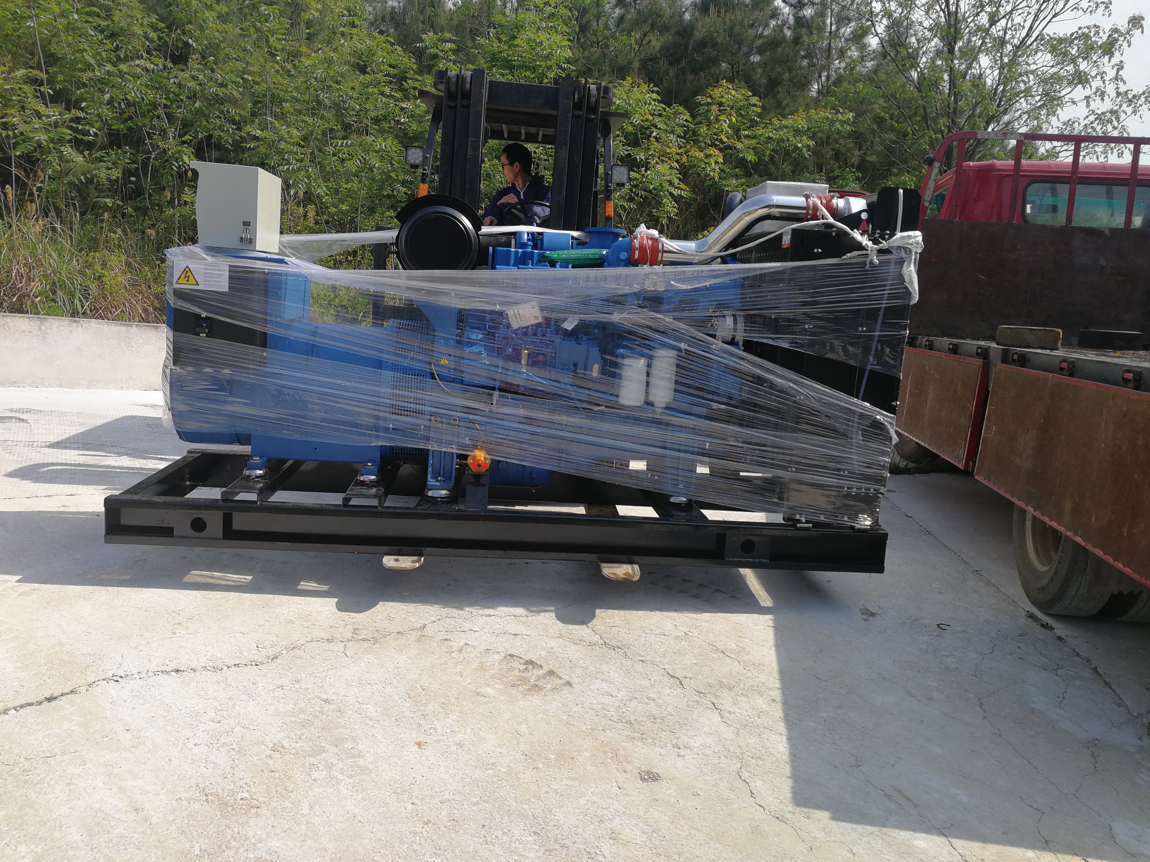 永州庭丰农业公司购置的明邦300kw玉柴发电机顺利安装完成! 永州庭丰农业公司购置的明邦300kw玉柴发电机顺利安装完成!