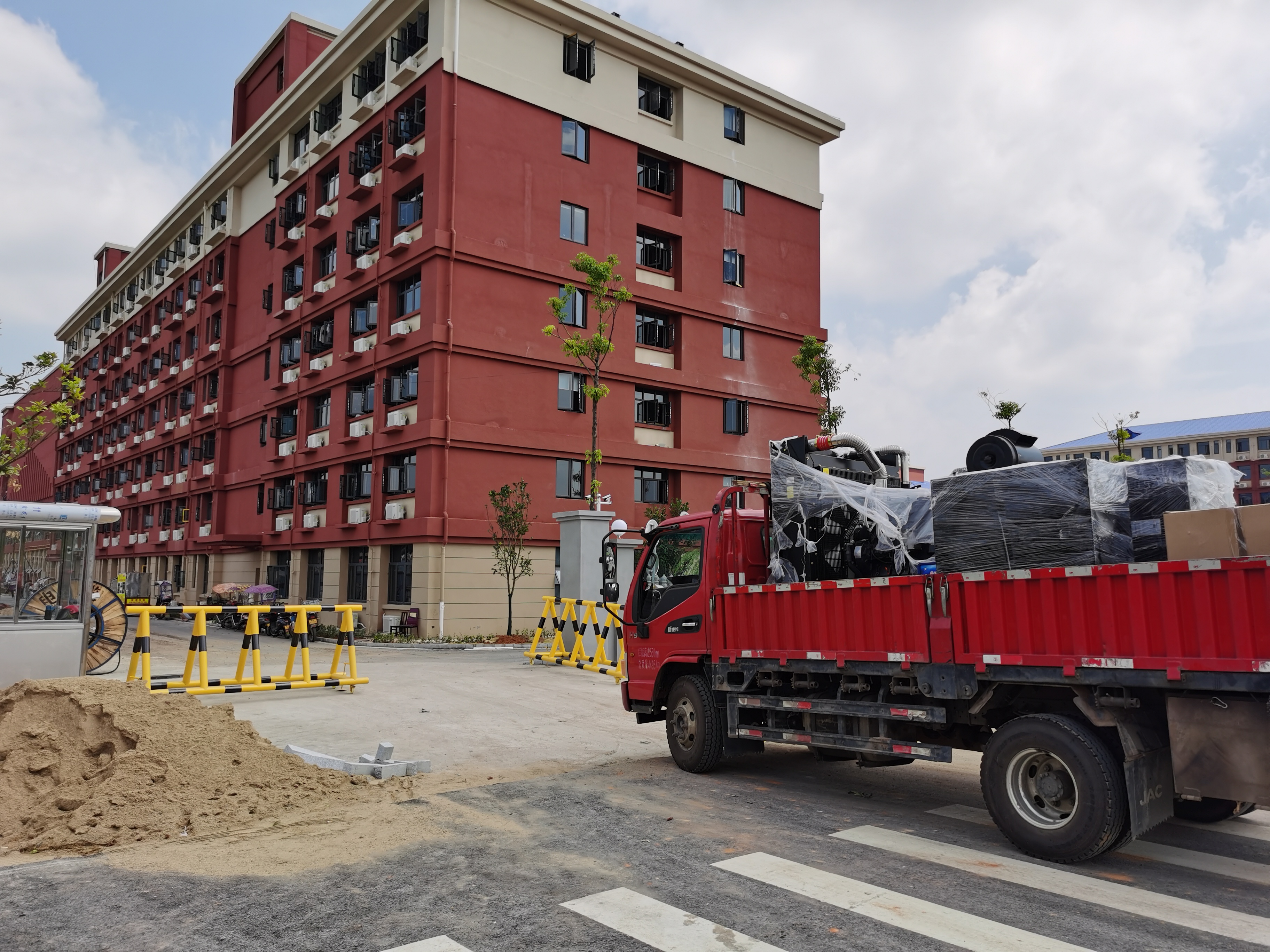 明邦400kw上柴发电机在常德安乡金海学校进行安装调试! 明邦400kw上柴发电机在常德安乡金海学校进行安装调试!